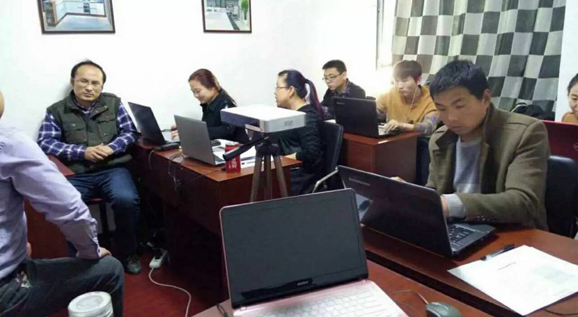 佳绩201603期学员讨论学习中