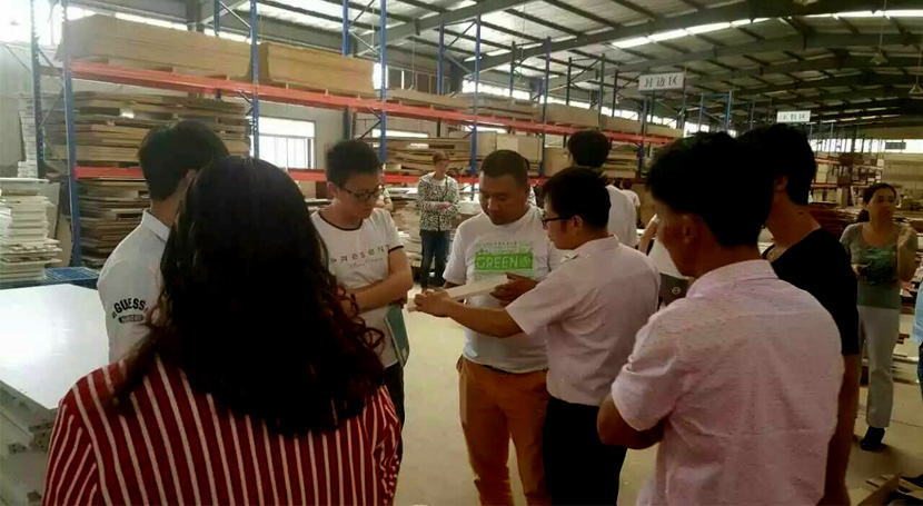 佳绩高老师受邀为北京诺瑞饰特进行设计设计师学习期间现场指导学员