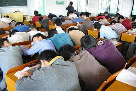 佳绩怒批当代大学生：你为什么只配3000薪水？